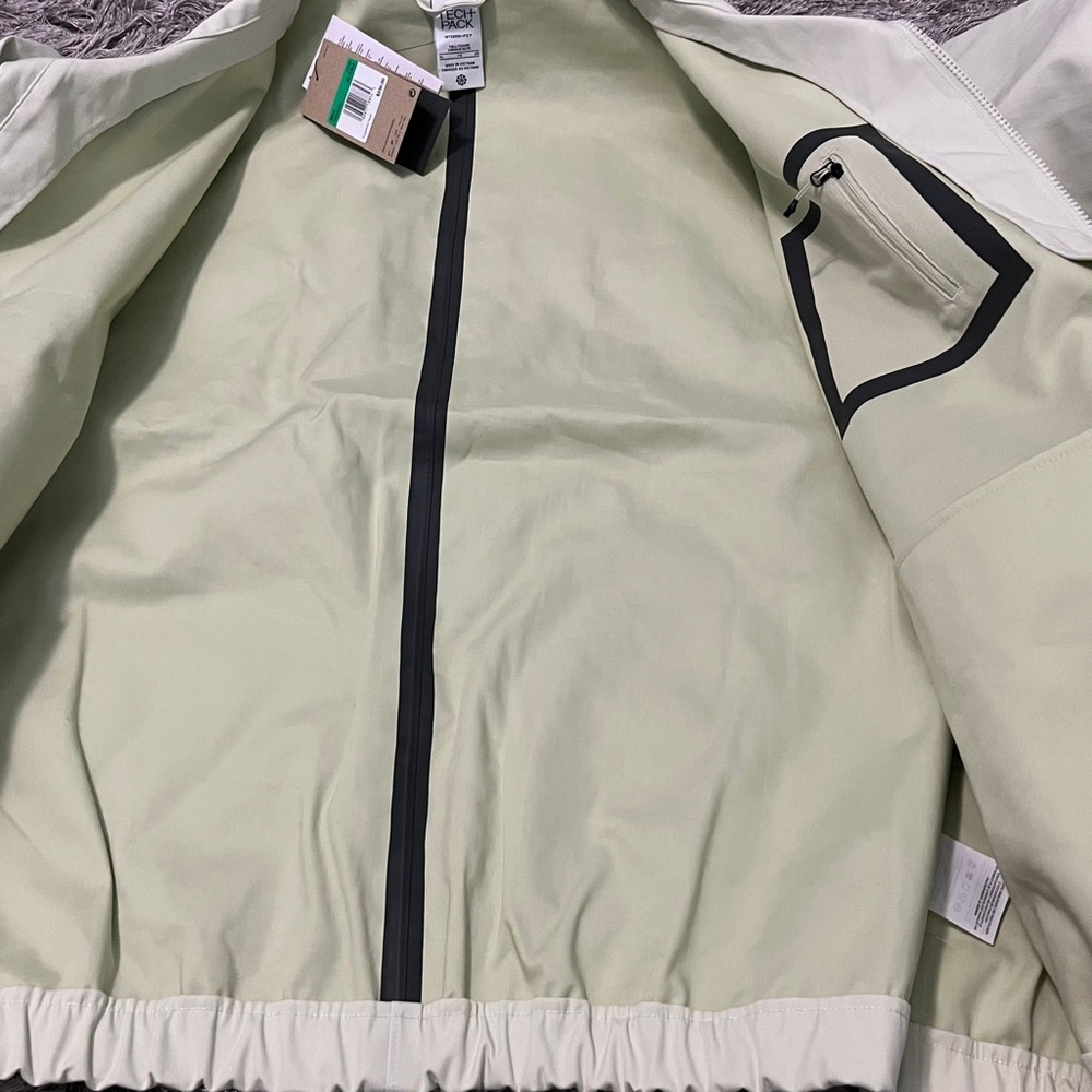 Nike Sportswear Storm-FIT ADV Tech Pack Jacket (FN2608-020) Mens X-Large Tall - Picture 7 of 8